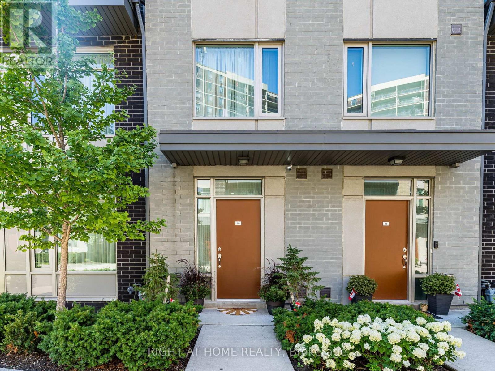 Property at 44 - 26 APPLEWOOD LANE image 3
