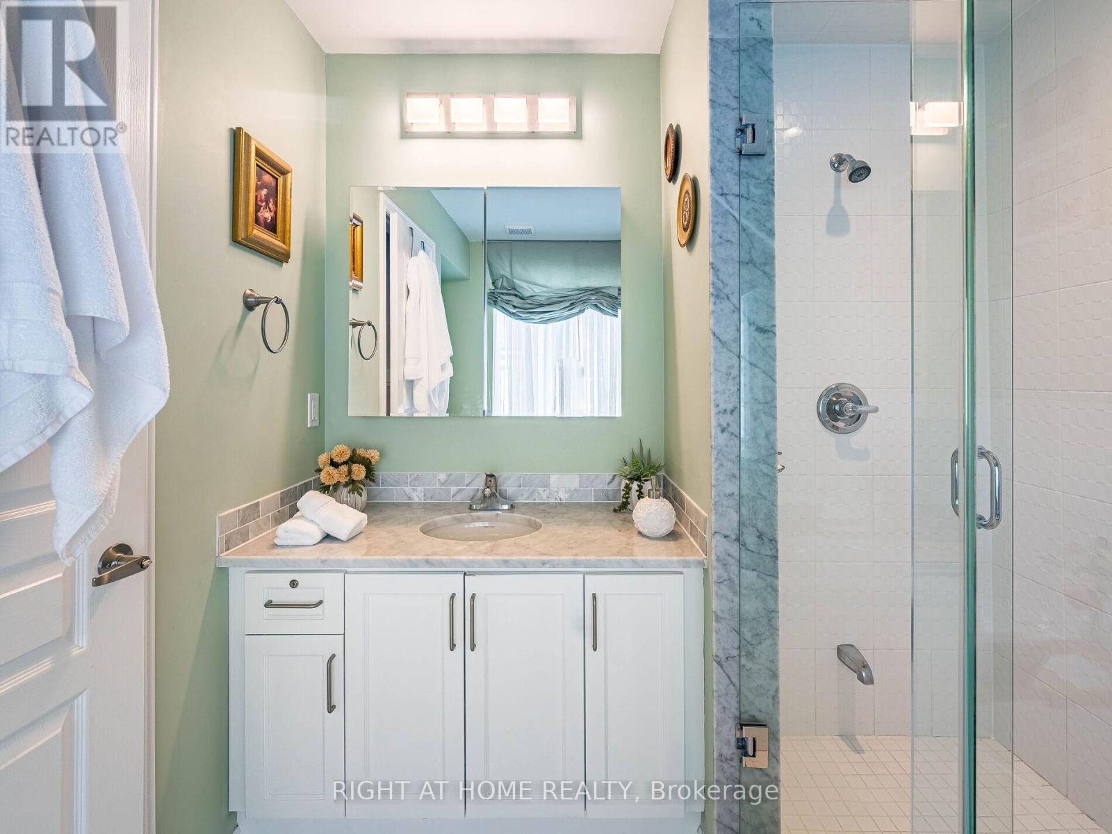 44 - 26 Applewood Lane, Toronto (Etobicoke West Mall), Ontario  M9C 0C1 - Photo 35 - W12382895