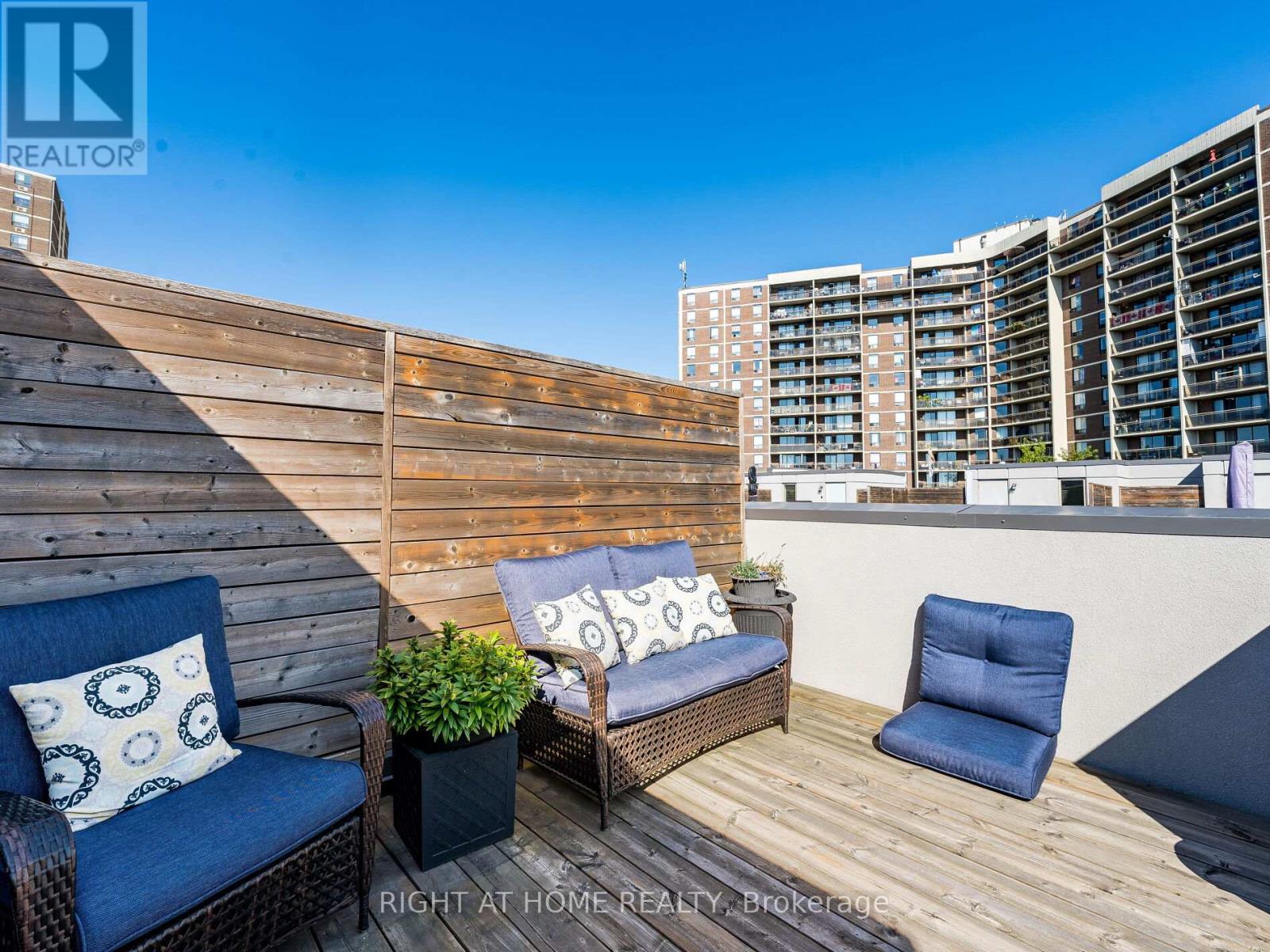 44 - 26 Applewood Lane, Toronto (Etobicoke West Mall), Ontario  M9C 0C1 - Photo 38 - W12382895