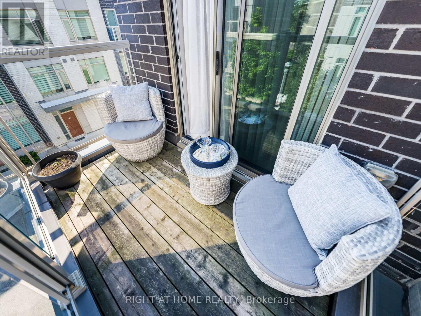 44 - 26 Applewood Lane, Toronto (Etobicoke West Mall), Ontario  M9C 0C1 - Photo 42 - W12382895