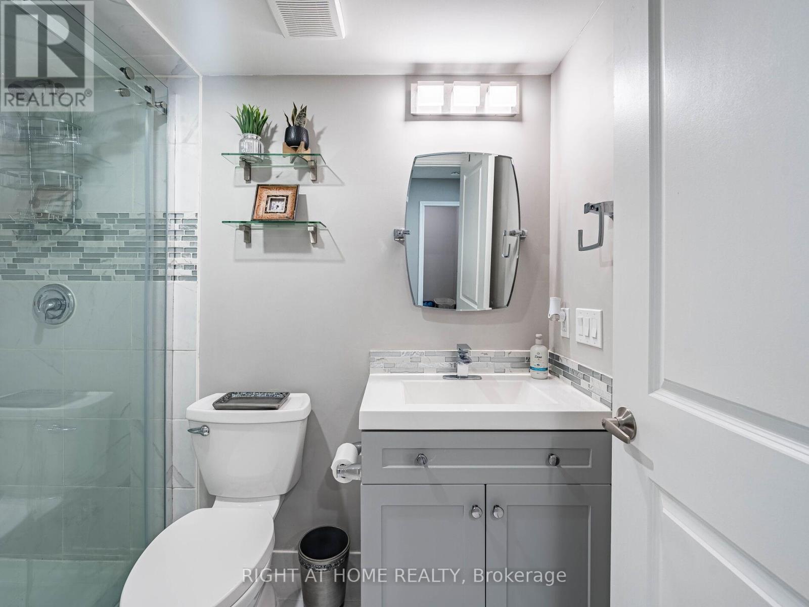 44 - 26 Applewood Lane, Toronto (Etobicoke West Mall), Ontario  M9C 0C1 - Photo 46 - W12382895