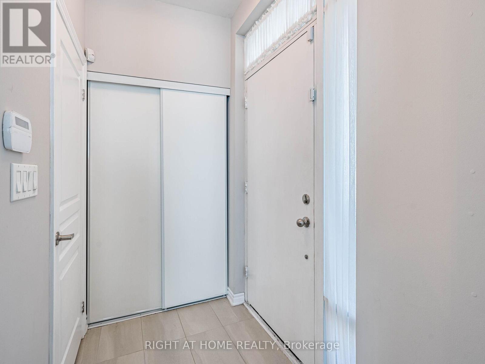 Property at 44 - 26 APPLEWOOD LANE image 5