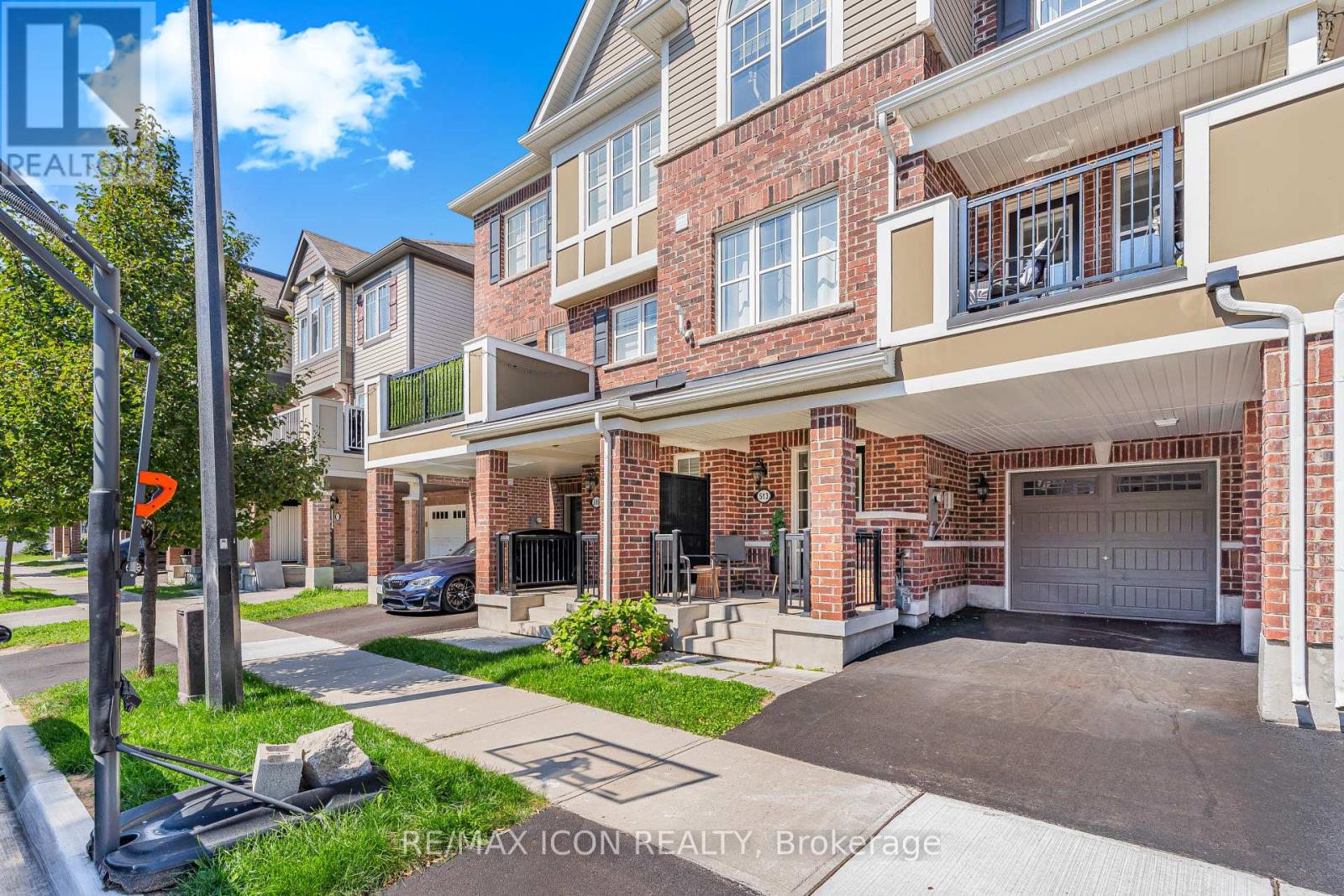 513 Fir Court, Milton, Ontario  L9T 7E7 - Photo 4 - W12382913