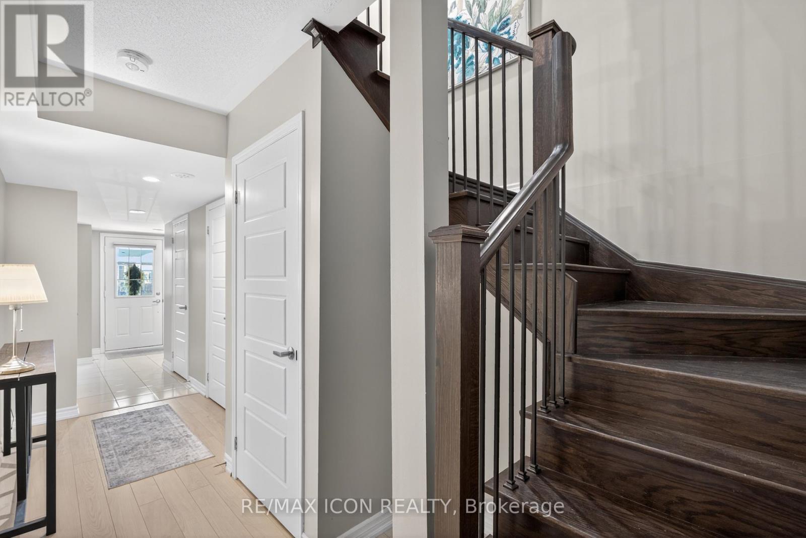 513 Fir Court, Milton, Ontario  L9T 7E7 - Photo 8 - W12382913