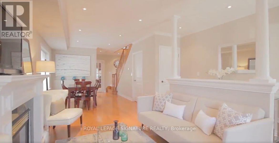 950 Greenwood Avenue, Toronto, Ontario  M4J 4C3 - Photo 5 - E12382943