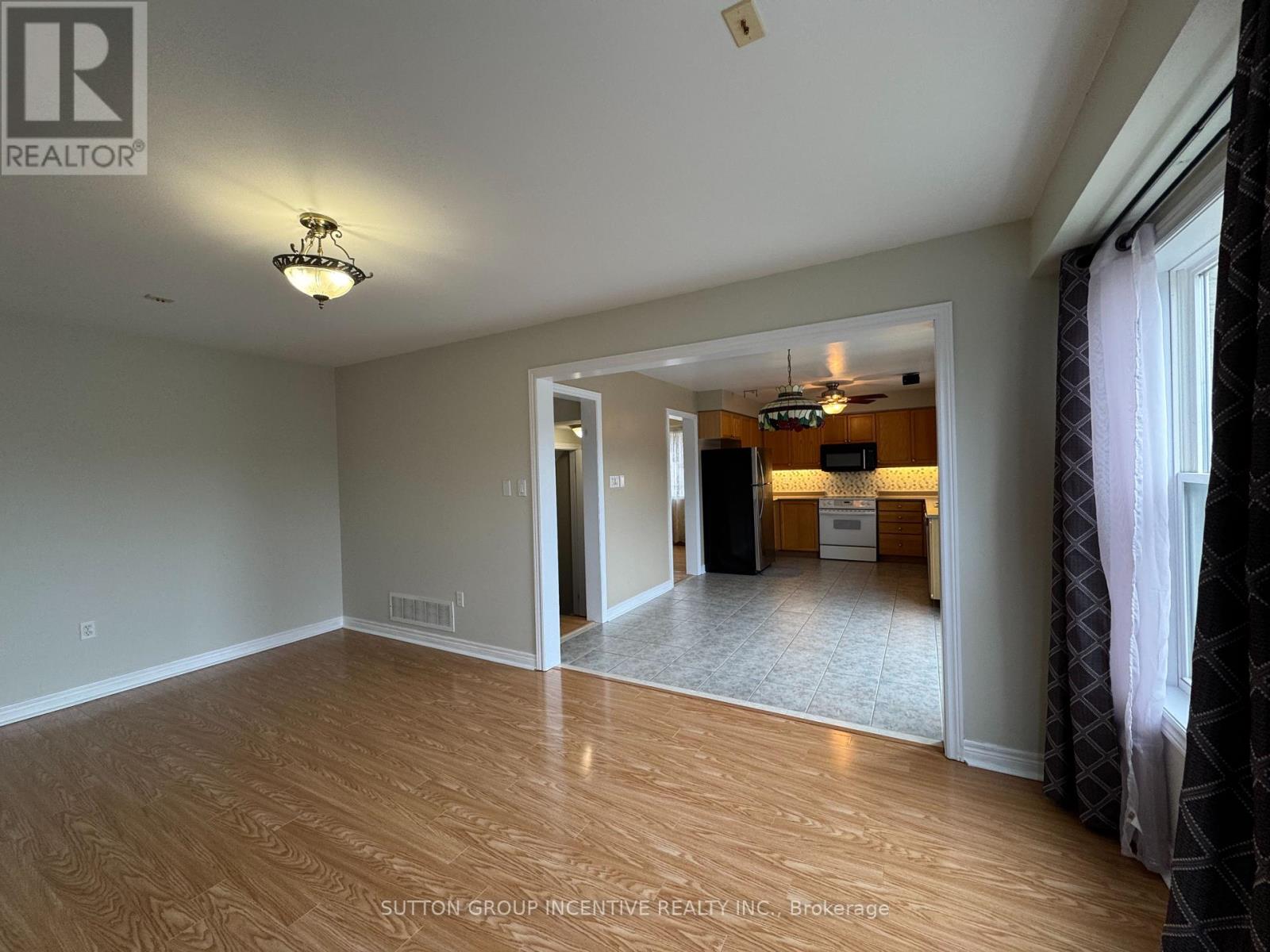 30 Country Lane, Barrie, Ontario  L4N 0E8 - Photo 10 - S12382930