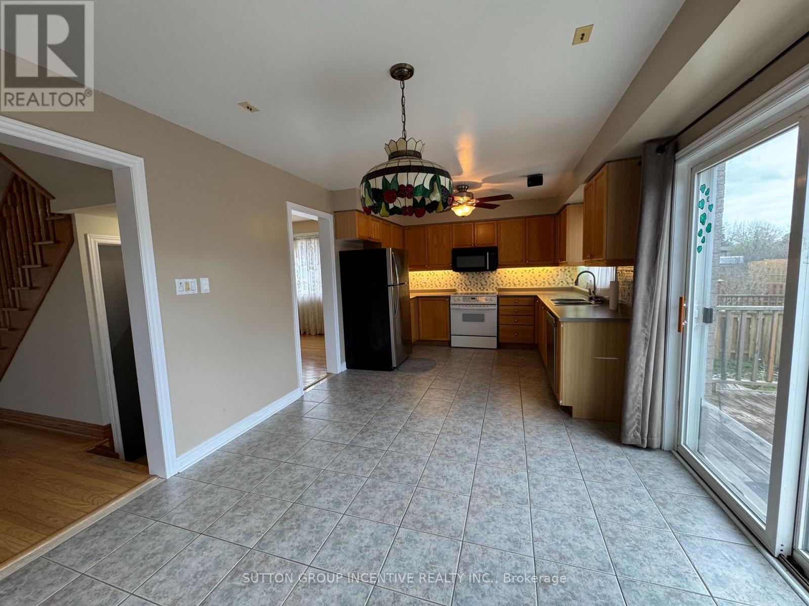 30 Country Lane, Barrie, Ontario  L4N 0E8 - Photo 11 - S12382930