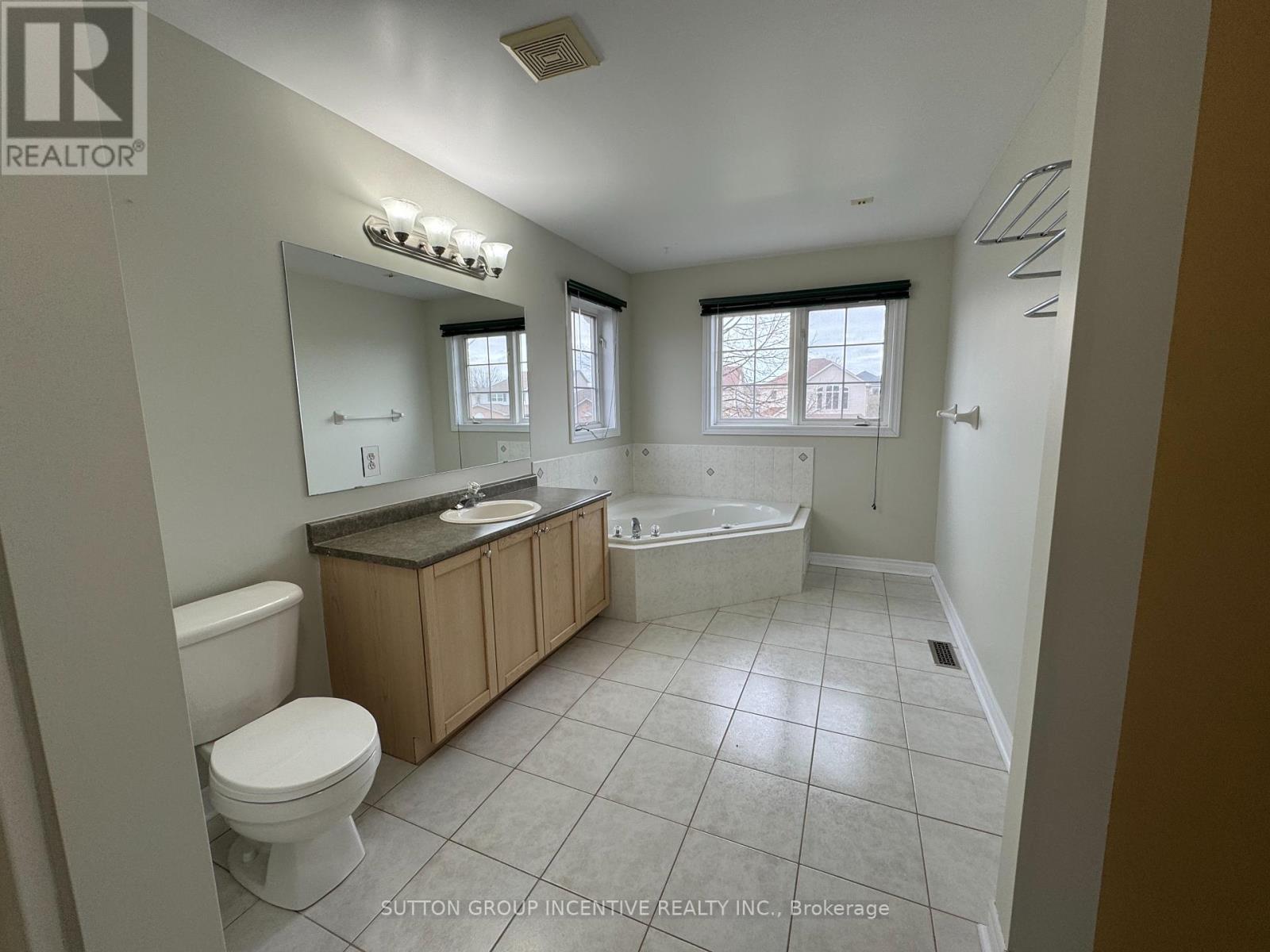 30 Country Lane, Barrie, Ontario  L4N 0E8 - Photo 17 - S12382930