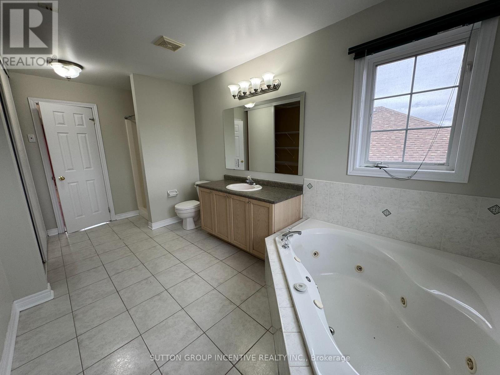 30 Country Lane, Barrie, Ontario  L4N 0E8 - Photo 18 - S12382930