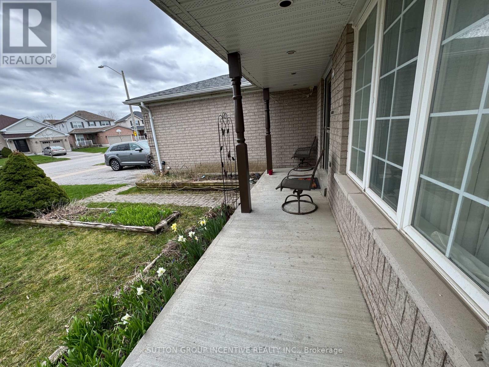 30 Country Lane, Barrie, Ontario  L4N 0E8 - Photo 2 - S12382930