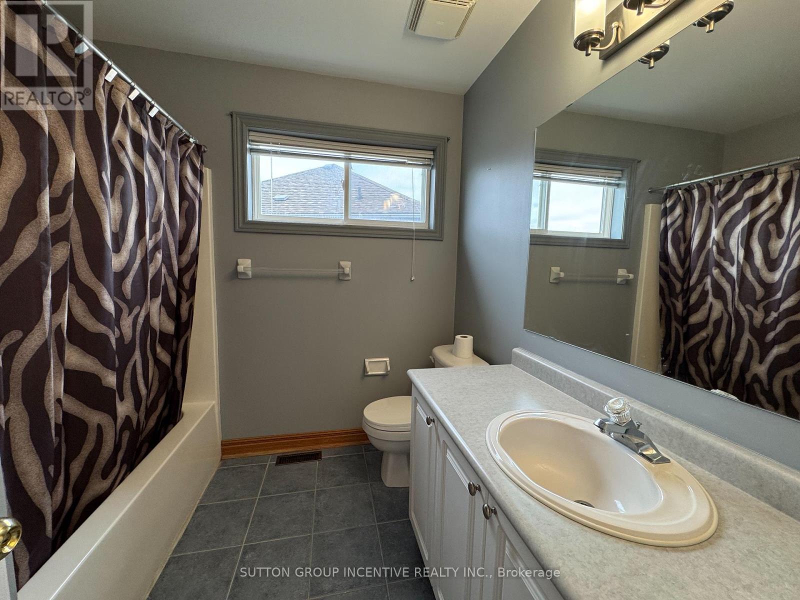 30 Country Lane, Barrie, Ontario  L4N 0E8 - Photo 23 - S12382930