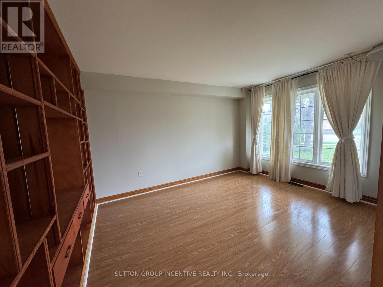 30 Country Lane, Barrie, Ontario  L4N 0E8 - Photo 4 - S12382930