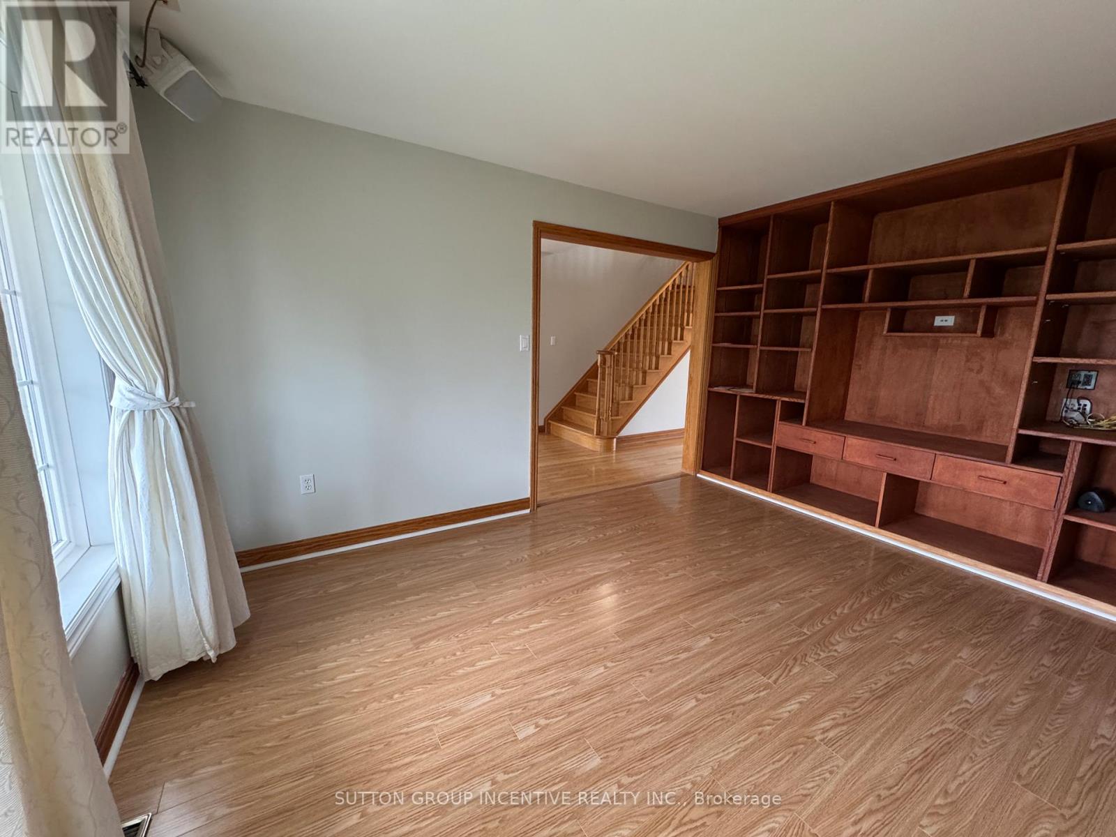 30 Country Lane, Barrie, Ontario  L4N 0E8 - Photo 5 - S12382930