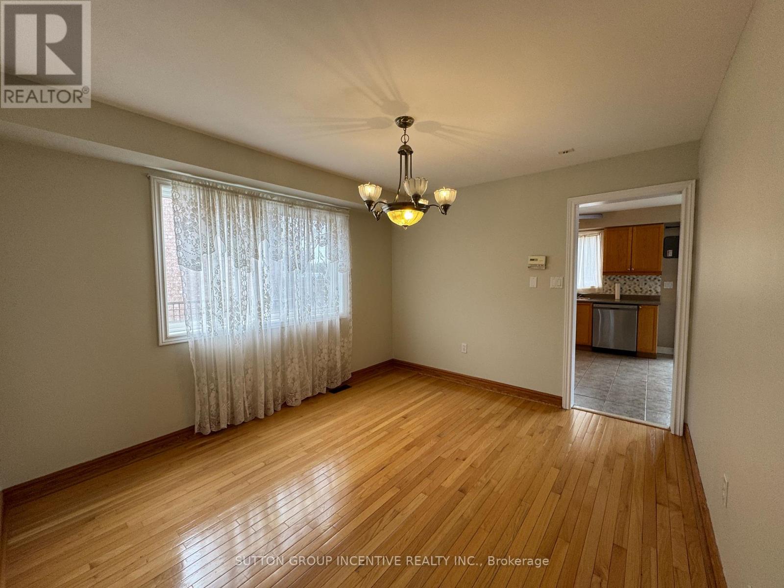30 Country Lane, Barrie, Ontario  L4N 0E8 - Photo 6 - S12382930