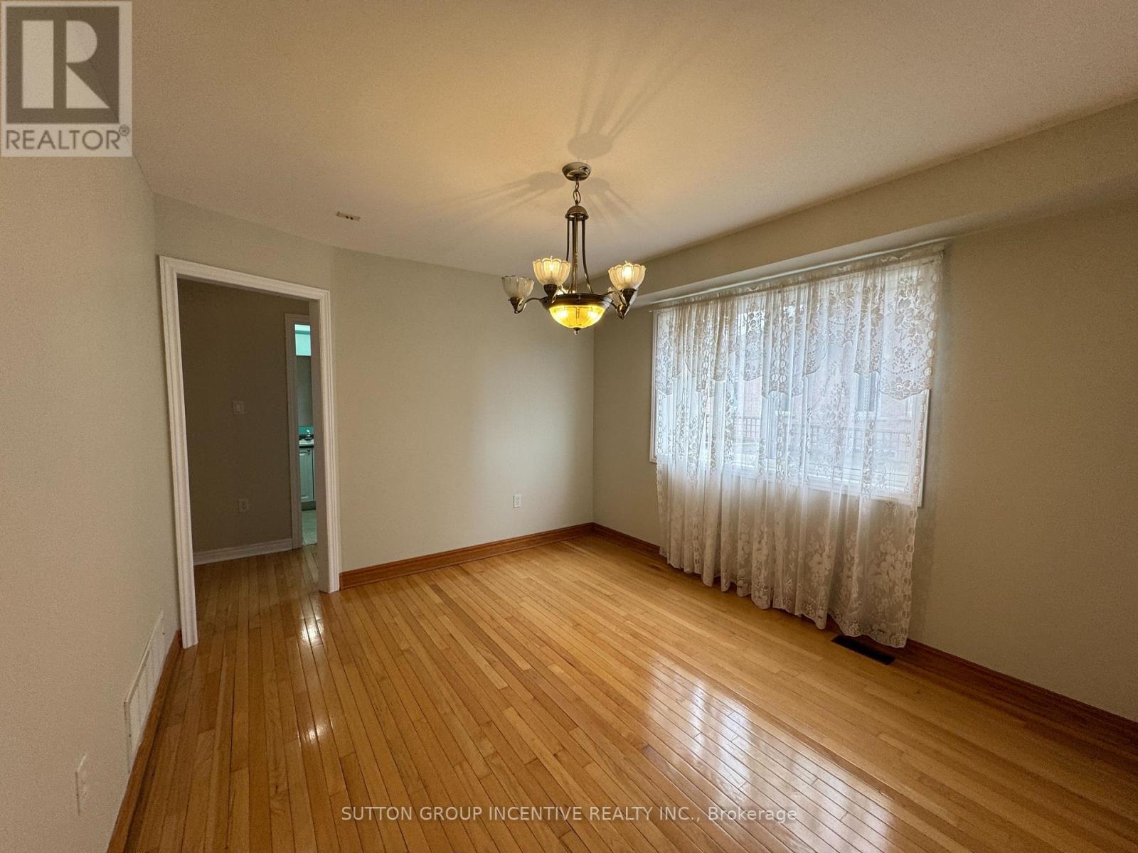 30 Country Lane, Barrie, Ontario  L4N 0E8 - Photo 7 - S12382930