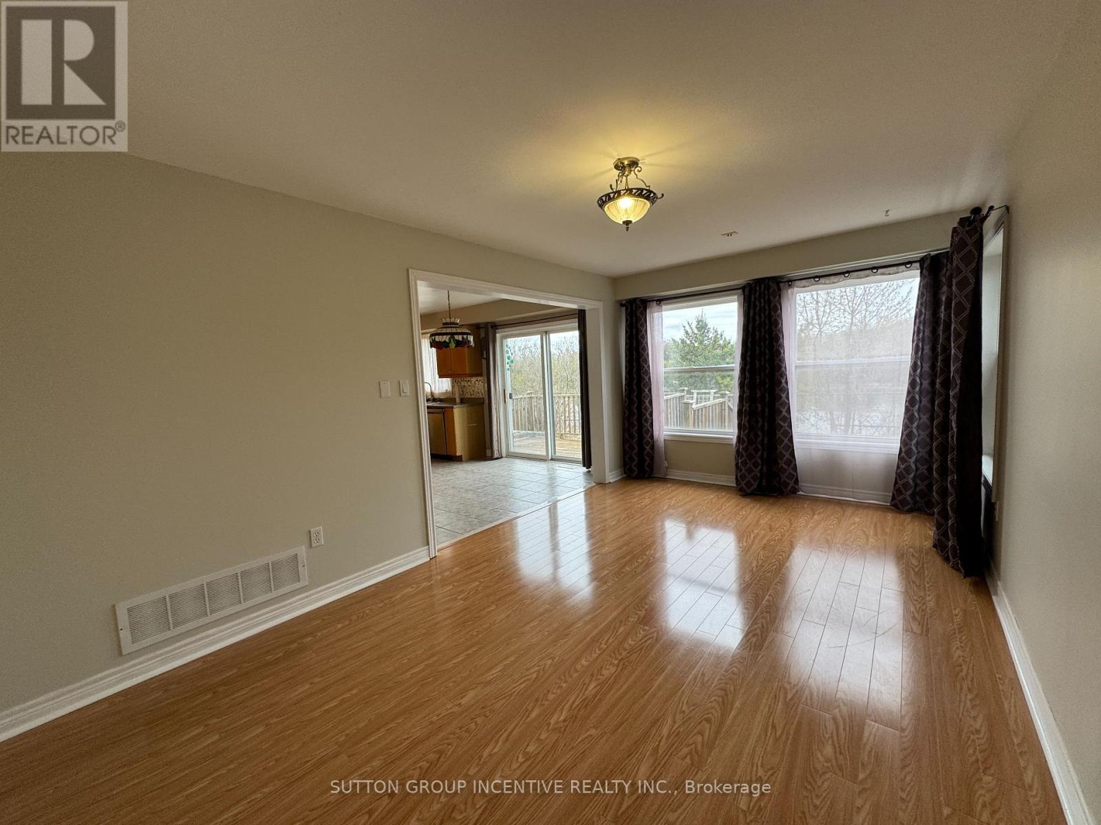30 Country Lane, Barrie, Ontario  L4N 0E8 - Photo 8 - S12382930