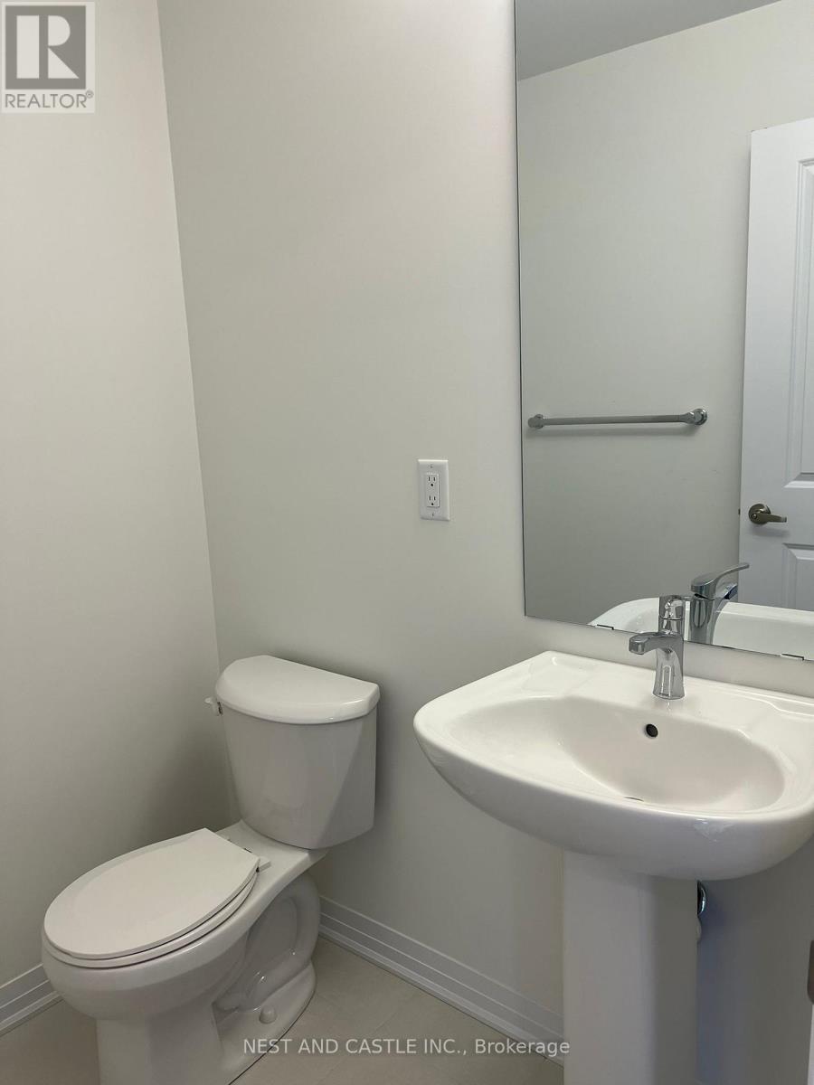 54 Pogie Drive, Welland, Ontario  L3B 0P1 - Photo 12 - X12382926