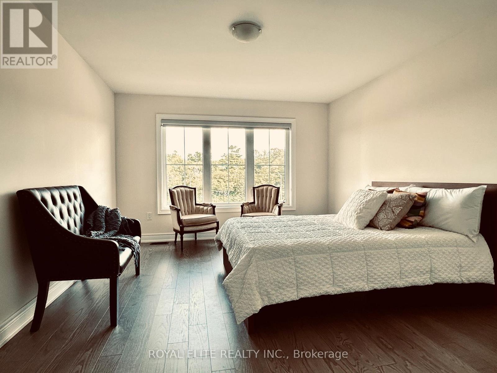32 Hercules Club Drive, Richmond Hill, Ontario  L4E 1K7 - Photo 6 - N12380589