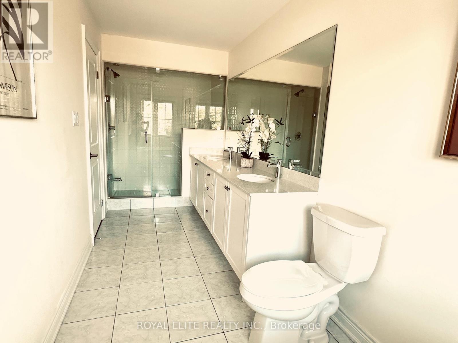 32 Hercules Club Drive, Richmond Hill, Ontario  L4E 1K7 - Photo 8 - N12380589