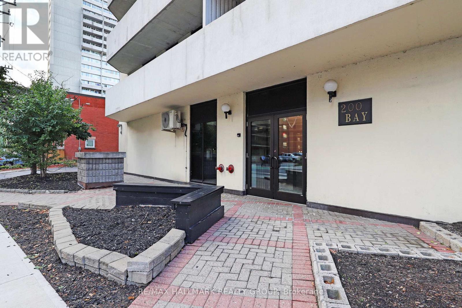 Property at 704 - 200 BAY STREET image 3
