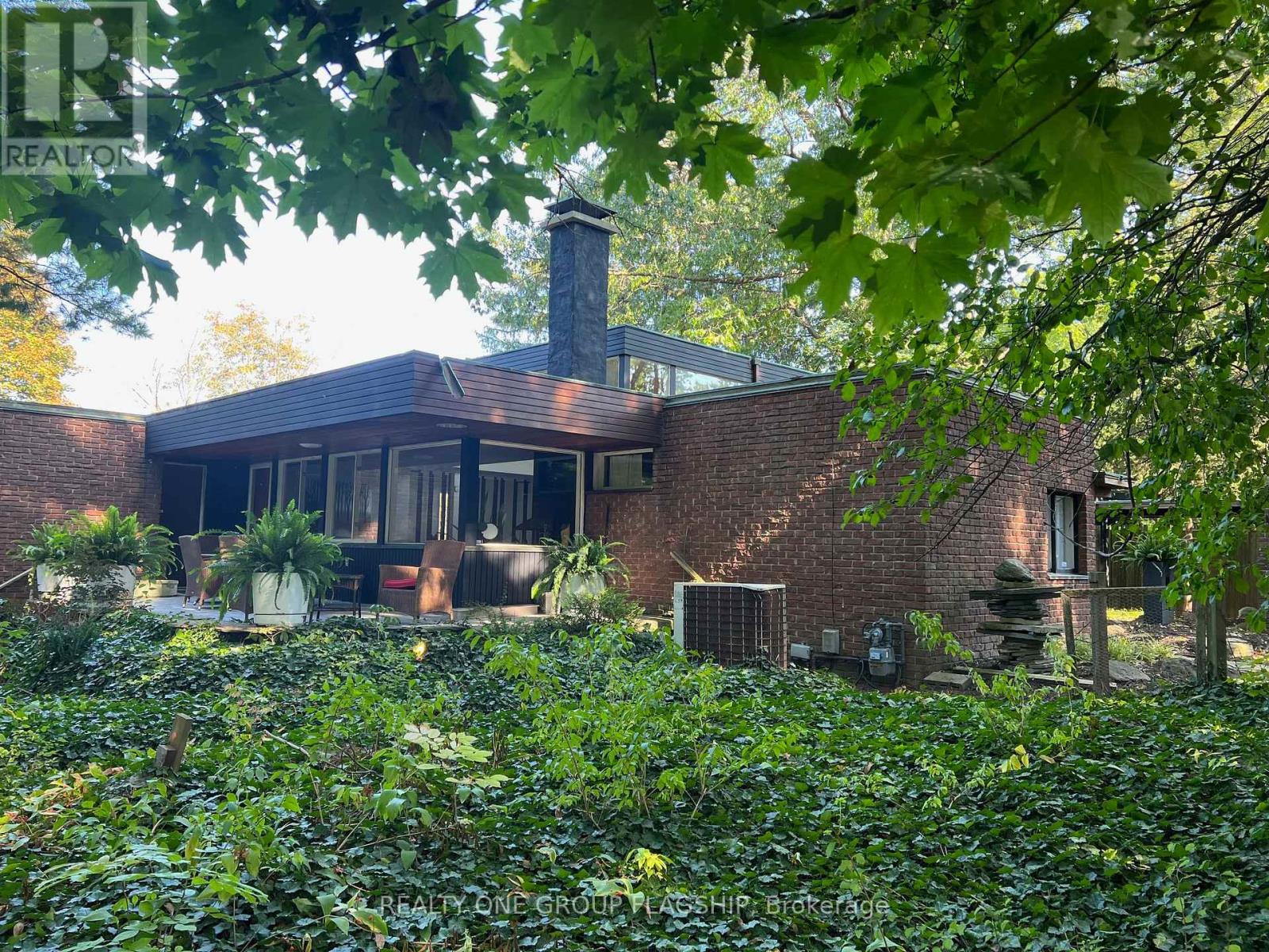 1379 Clarkson Road N, Mississauga, Ontario  L5J 2W6 - Photo 3 - W12382952