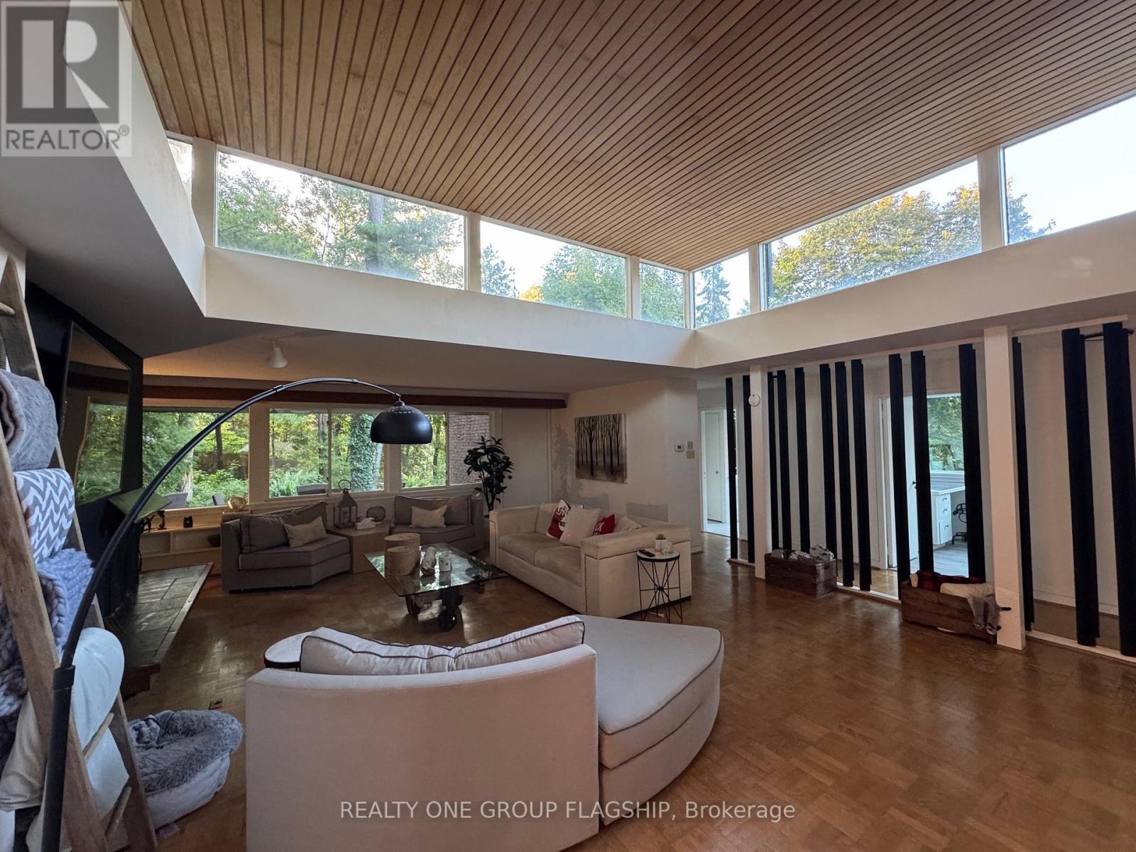 1379 Clarkson Road N, Mississauga, Ontario  L5J 2W6 - Photo 4 - W12382952