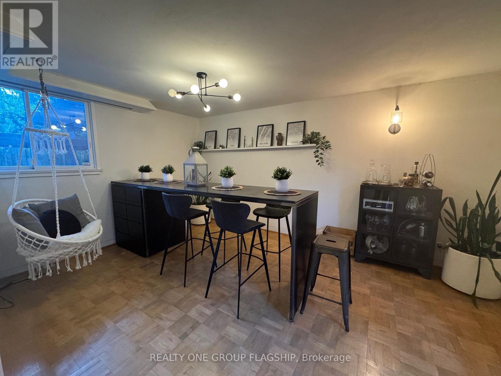 1379 Clarkson Road N, Mississauga, Ontario  L5J 2W6 - Photo 6 - W12382952
