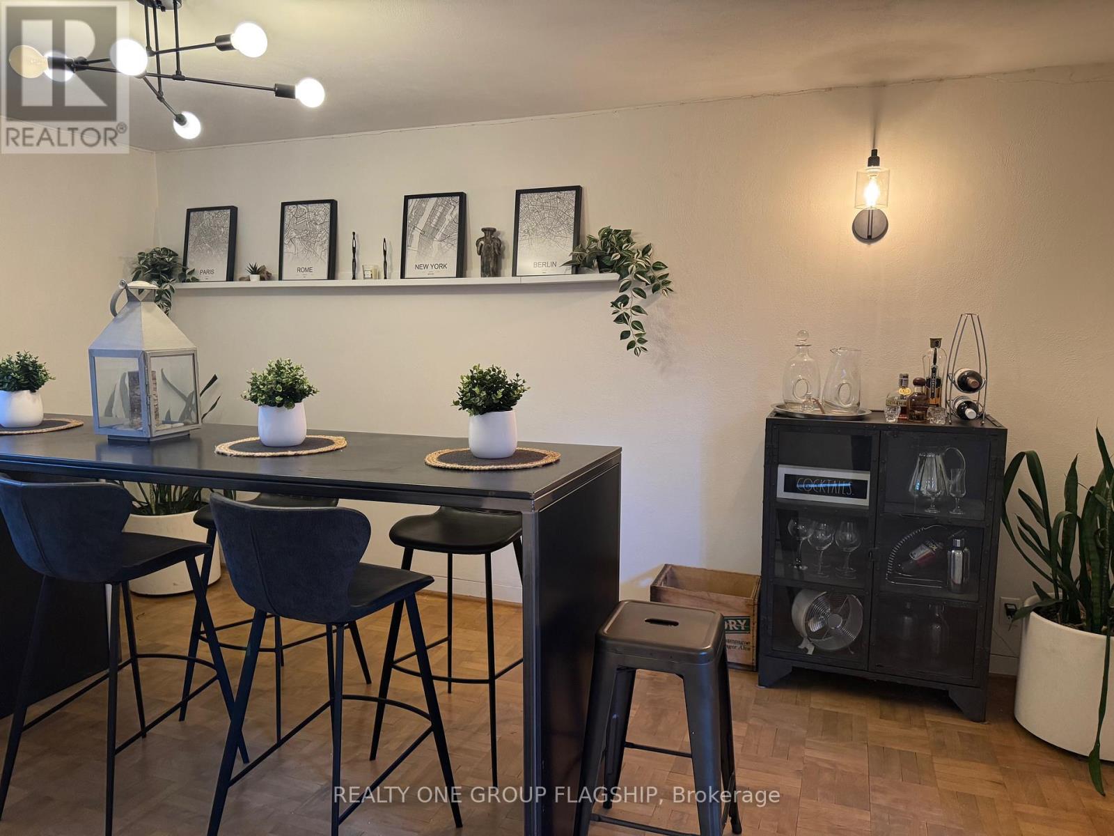 1379 Clarkson Road N, Mississauga, Ontario  L5J 2W6 - Photo 7 - W12382952