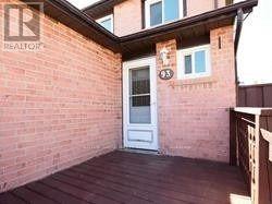 93 Martindale Crescent, Brampton, Ontario  L6X 2T8 - Photo 5 - W12382980