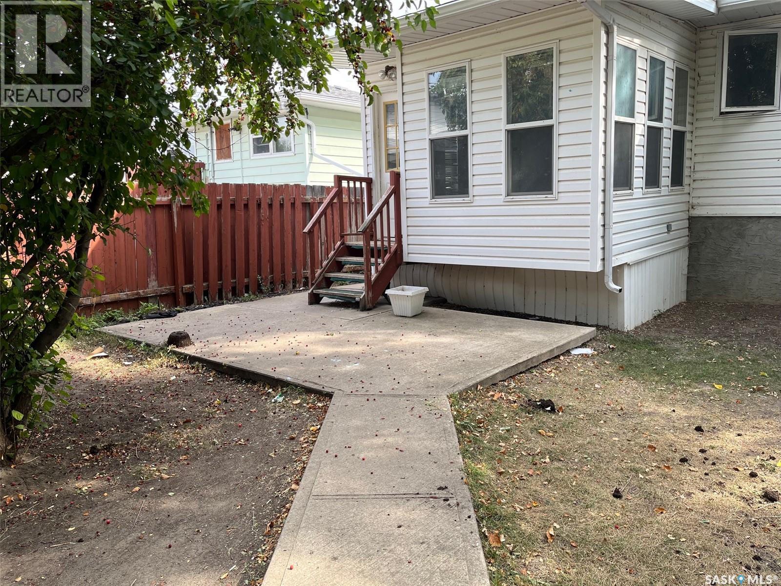 1024 Hastings Street, Moose Jaw, Saskatchewan  S6H 5R8 - Photo 10 - SK017537