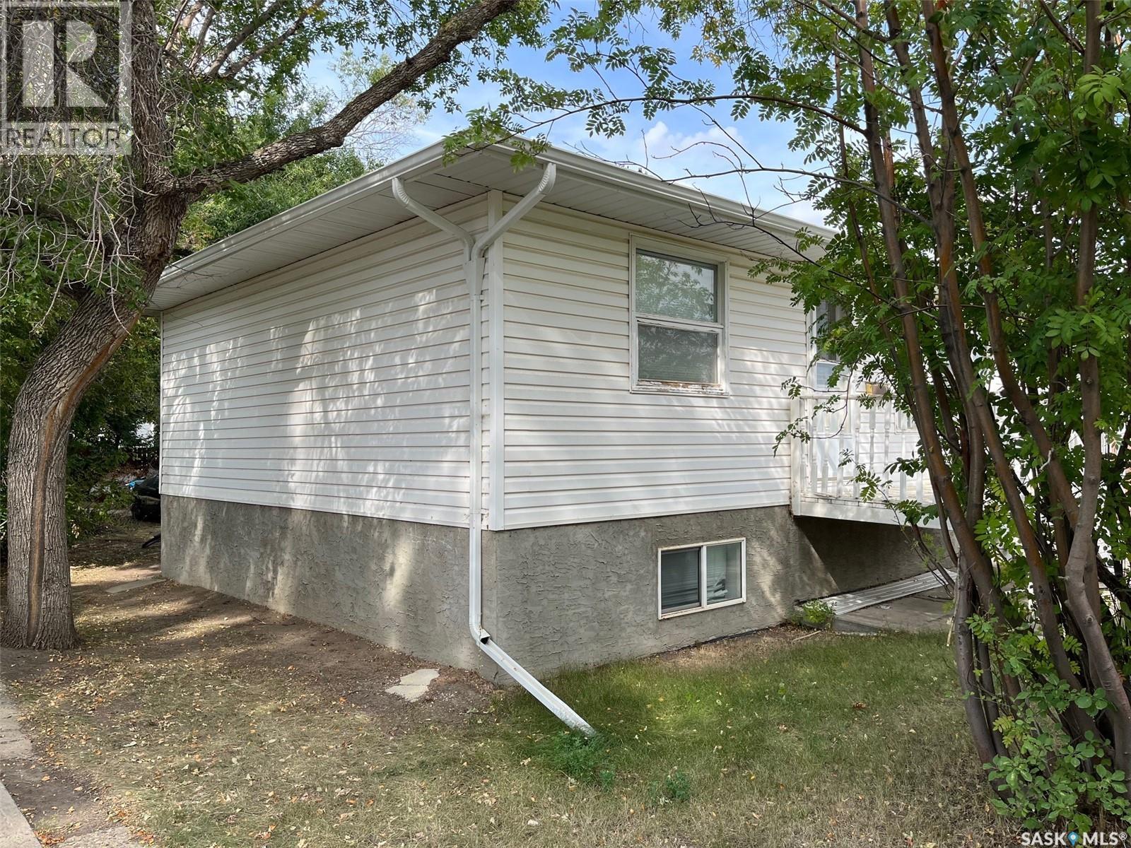 1024 Hastings Street, Moose Jaw, Saskatchewan  S6H 5R8 - Photo 11 - SK017537
