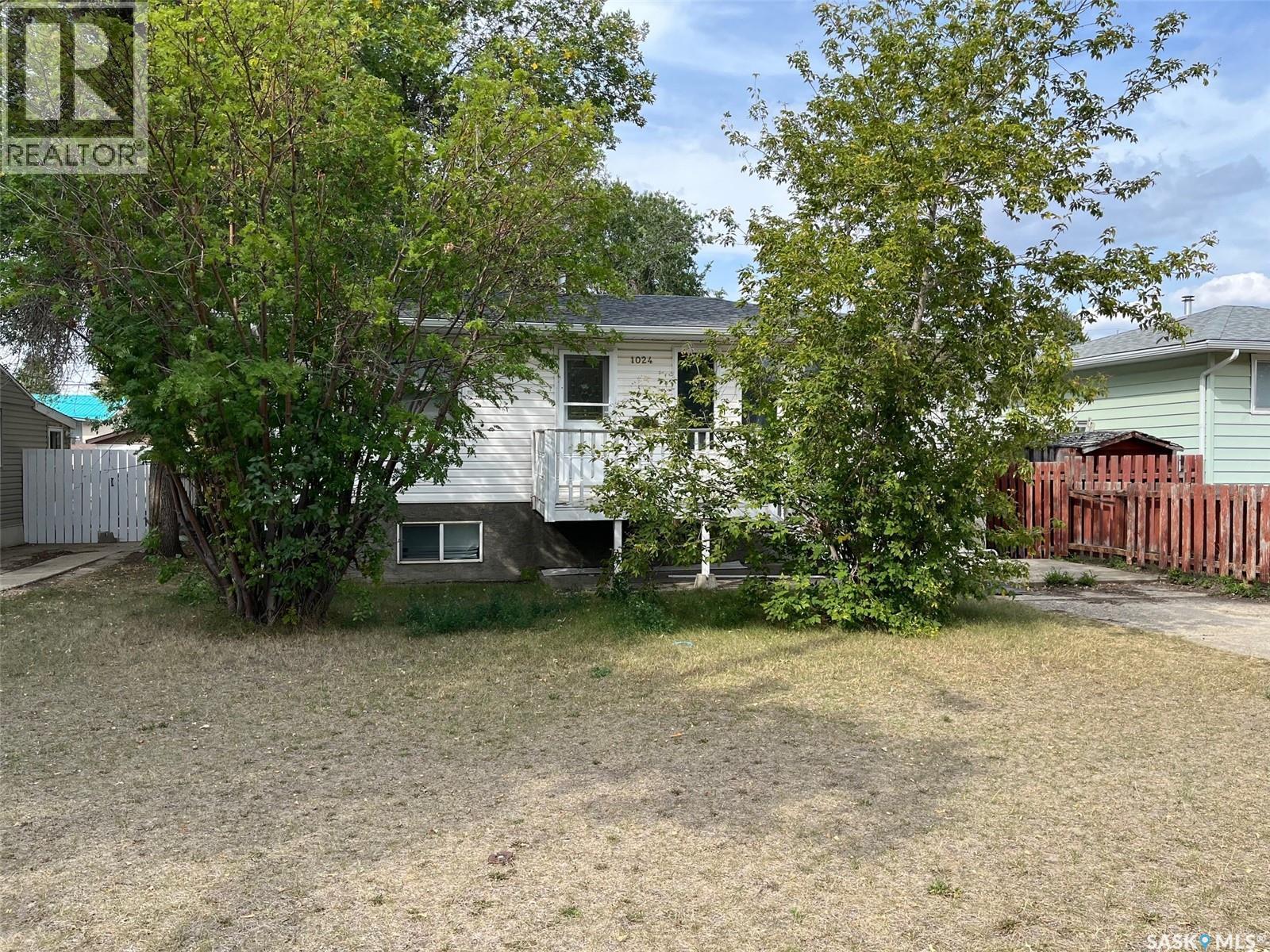 1024 Hastings Street, Moose Jaw, Saskatchewan  S6H 5R8 - Photo 2 - SK017537