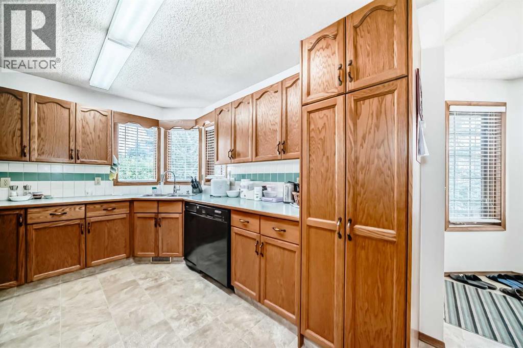 421 Applewood Place Se, Calgary, Alberta  T2A 7N2 - Photo 5 - A2254447