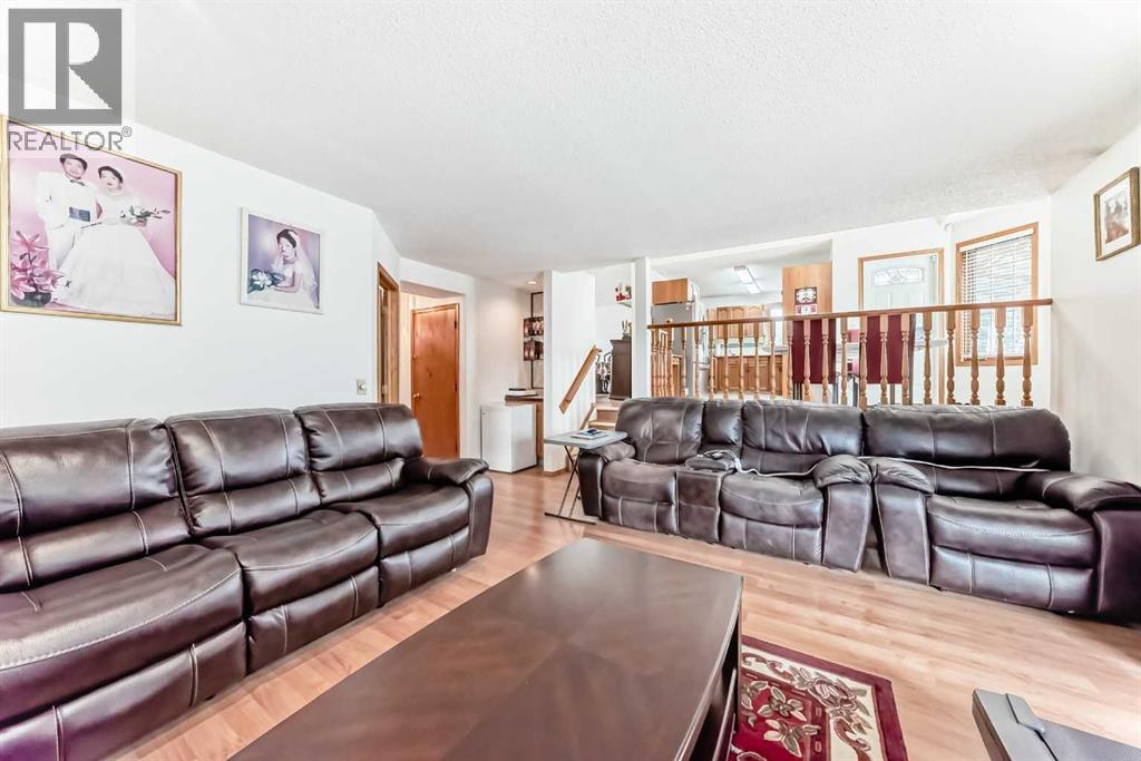 421 Applewood Place Se, Calgary, Alberta  T2A 7N2 - Photo 6 - A2254447