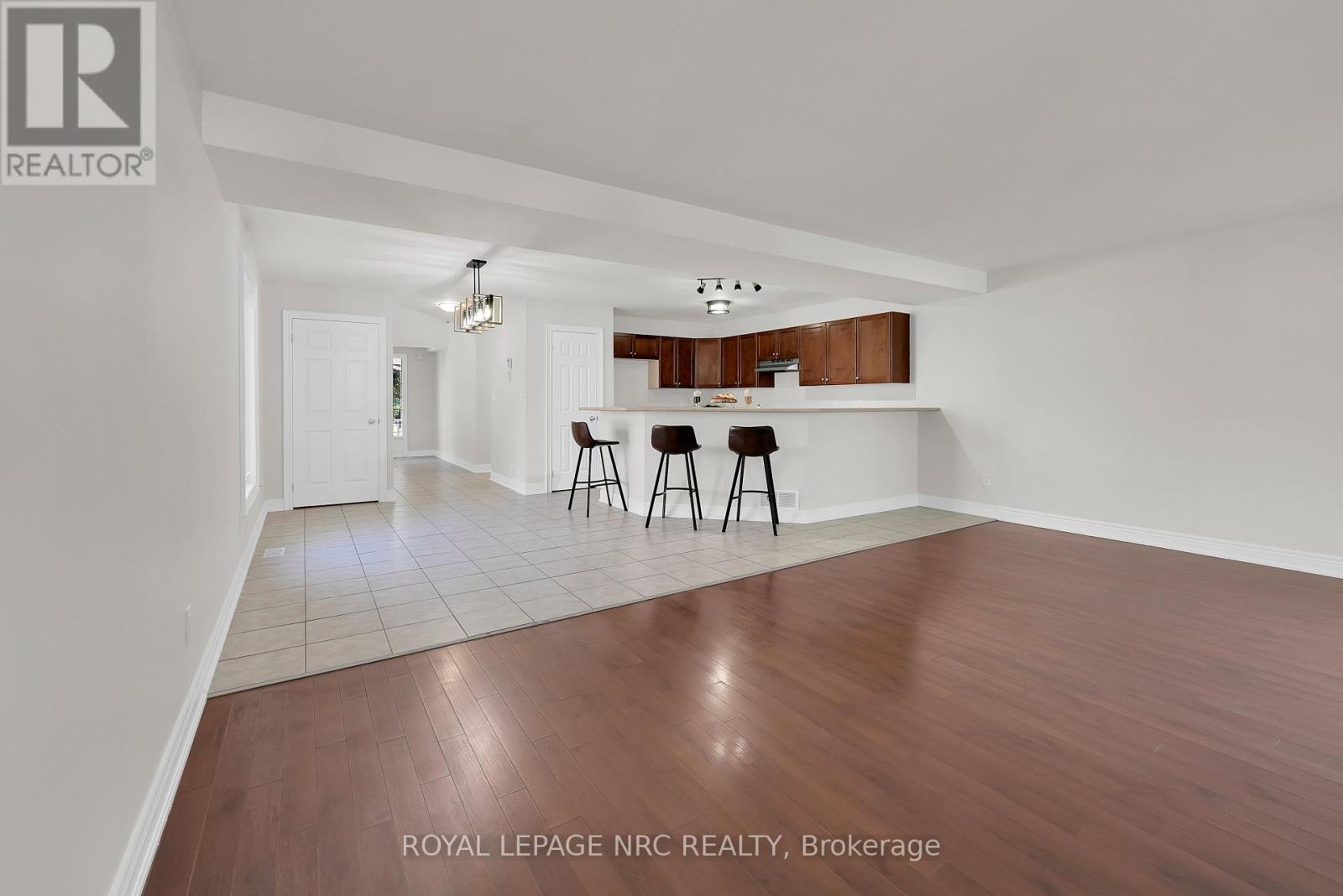 58 Queens Circle, Fort Erie, Ontario  L0S 1B0 - Photo 14 - X12383016
