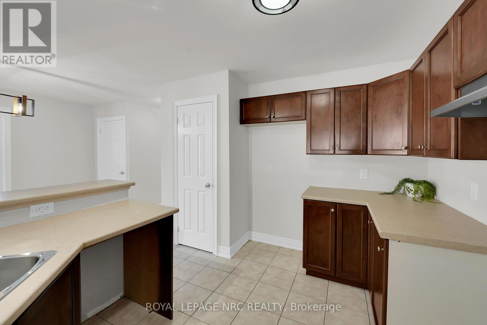 58 Queens Circle, Fort Erie, Ontario  L0S 1B0 - Photo 17 - X12383016