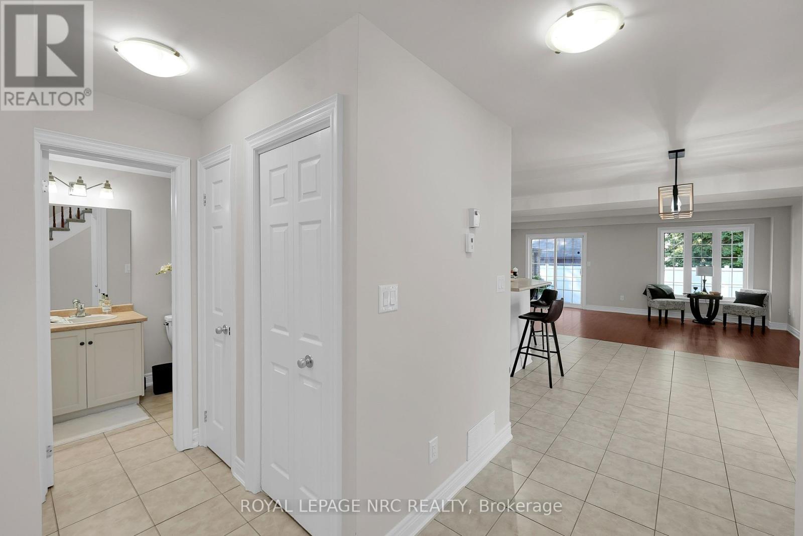 58 Queens Circle, Fort Erie, Ontario  L0S 1B0 - Photo 18 - X12383016