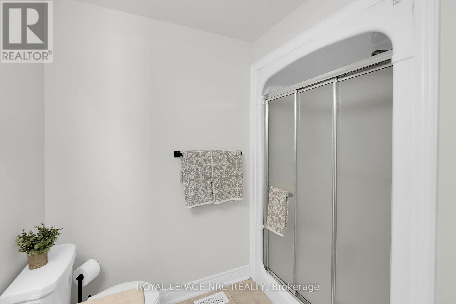 58 Queens Circle, Fort Erie, Ontario  L0S 1B0 - Photo 32 - X12383016