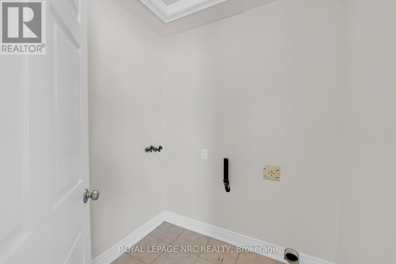 58 Queens Circle, Fort Erie, Ontario  L0S 1B0 - Photo 33 - X12383016