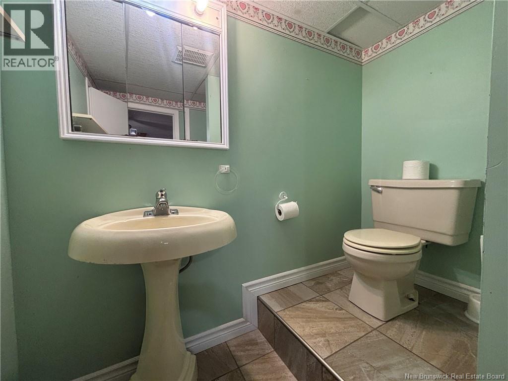 1610 St Peter Avenue, Bathurst, New Brunswick  E2A 3B1 - Photo 32 - NB126084