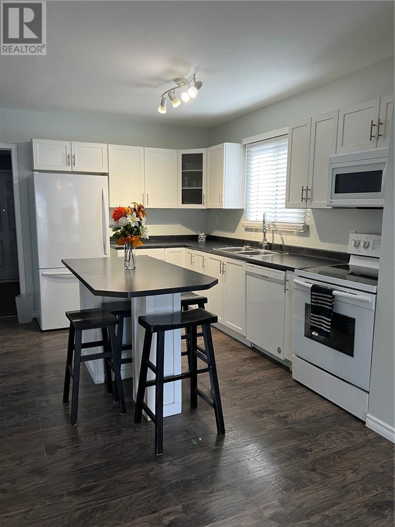 Property at 208 Dufferin Street image 4