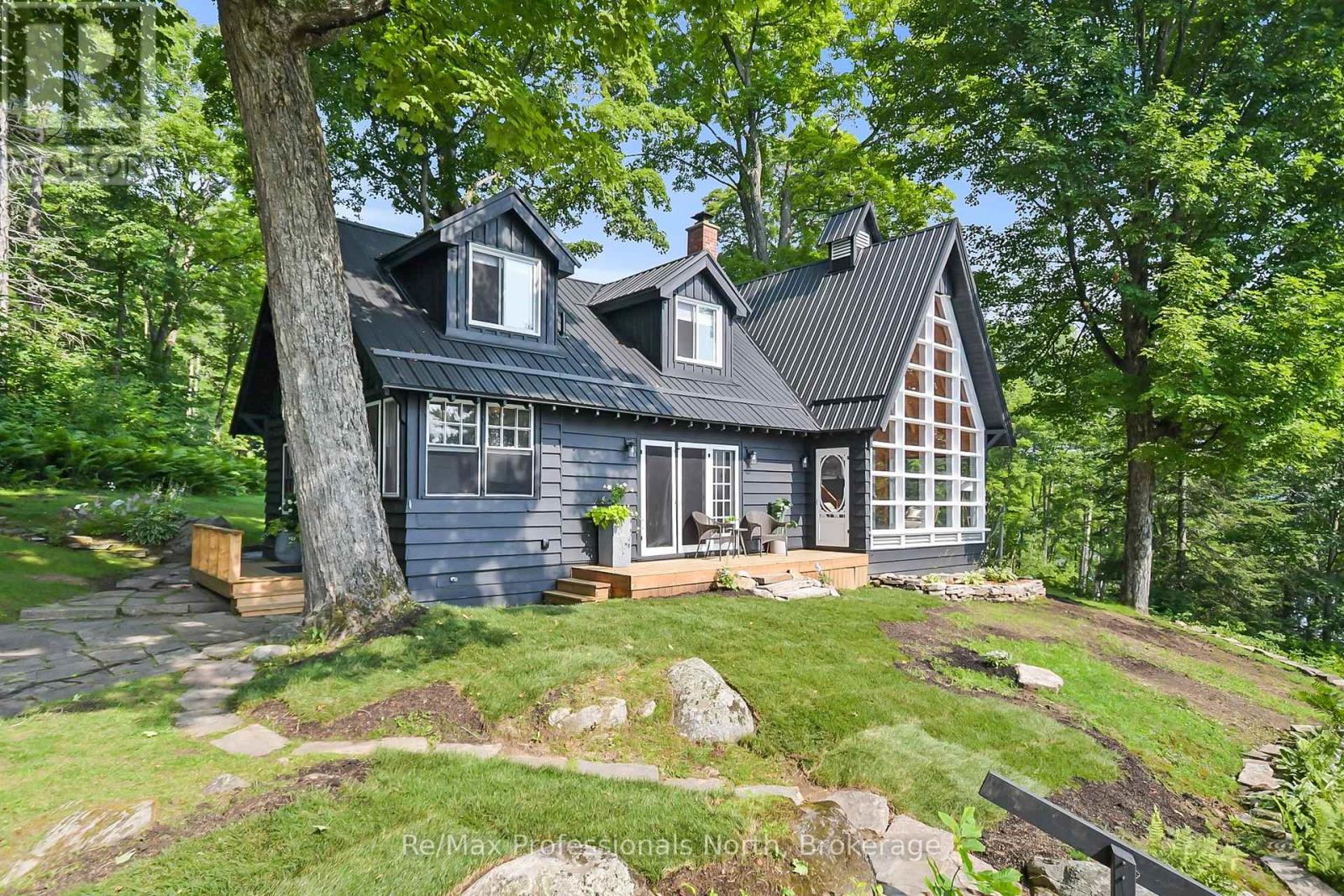 95 Pen Lake Point Road, Huntsville (Chaffey), Ontario  P1H 1A9 - Photo 3 - X12383052