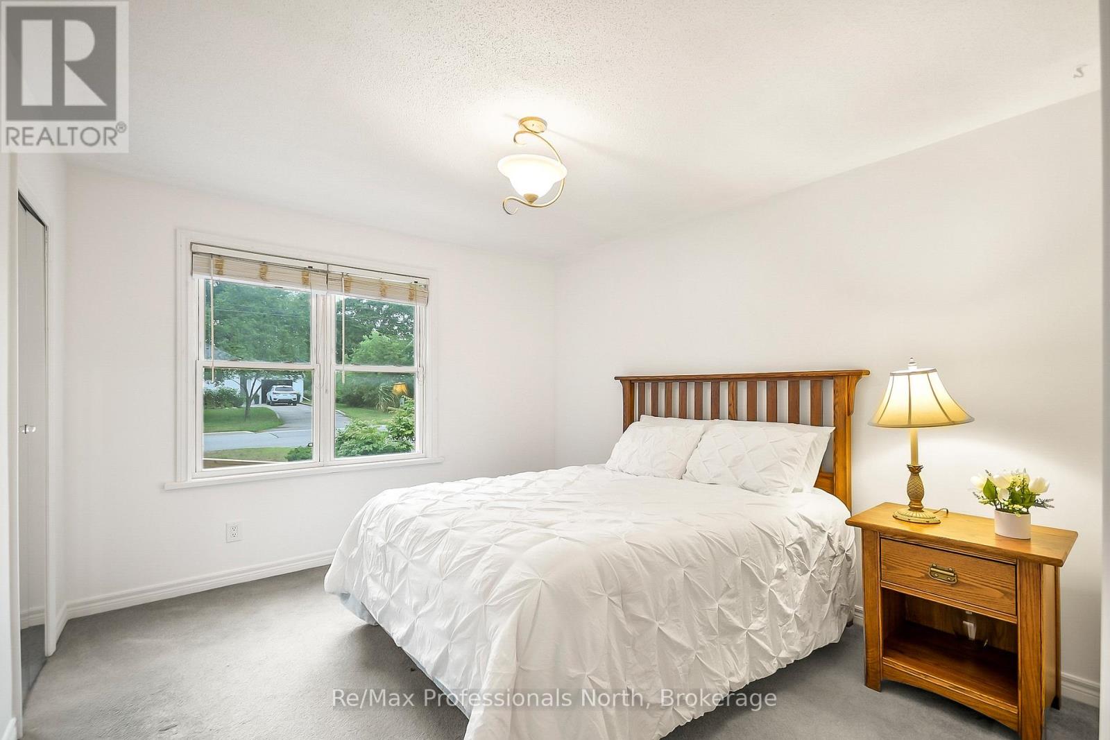 655 Mary Street N, Gravenhurst, Ontario  P1P 1E8 - Photo 6 - X12383068