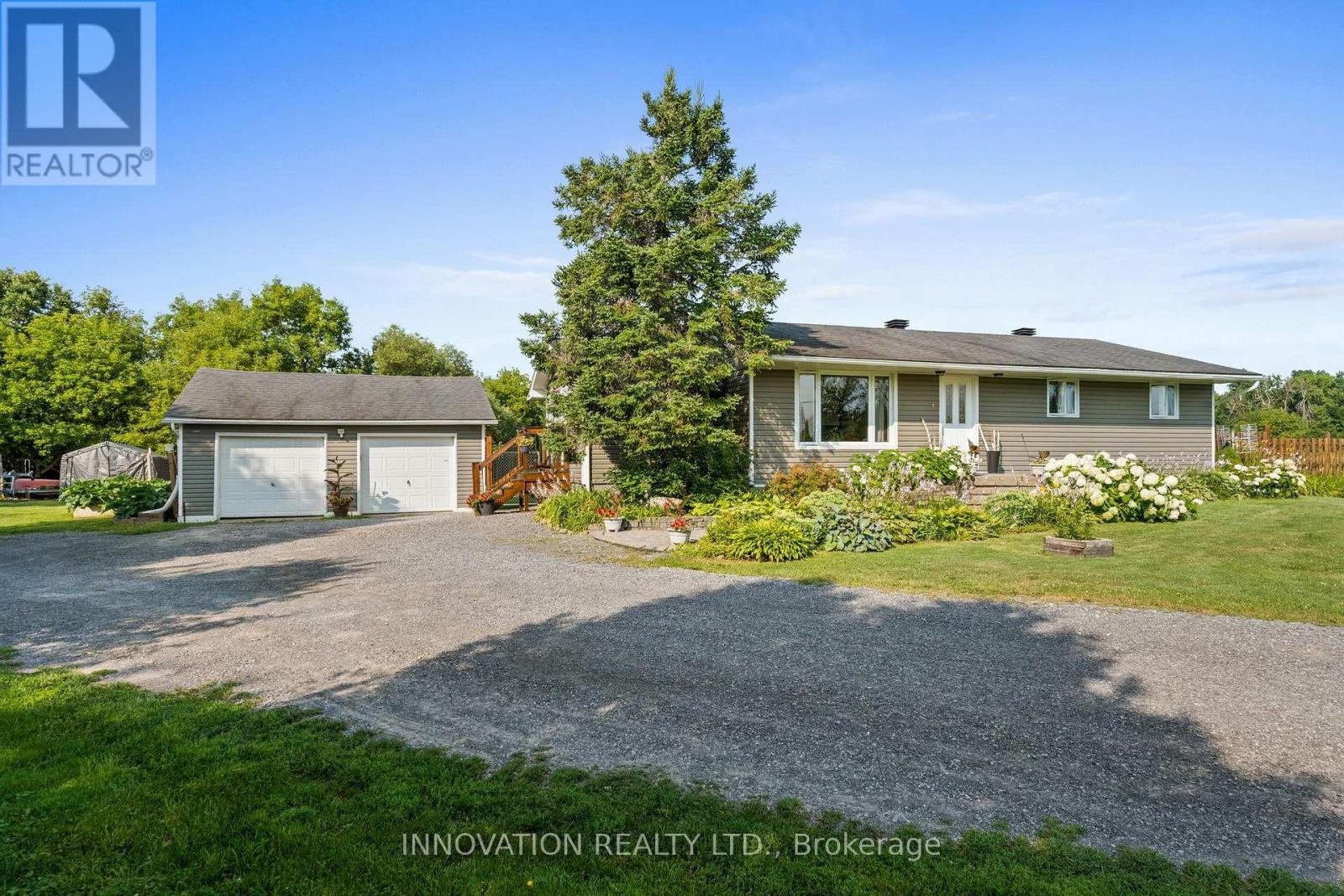 4001 Dunrobin Road, Ottawa, Ontario  K0A 3M0 - Photo 2 - X12383058