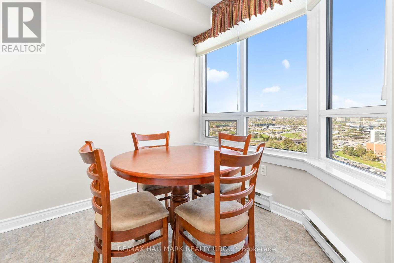 2403 - 1480 Riverside Drive, Ottawa, Ontario  K1G 5H2 - Photo 11 - X12325650
