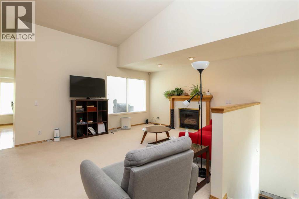 25 Canyon Court W, Lethbridge, Alberta  T1K 6V1 - Photo 3 - A2252225