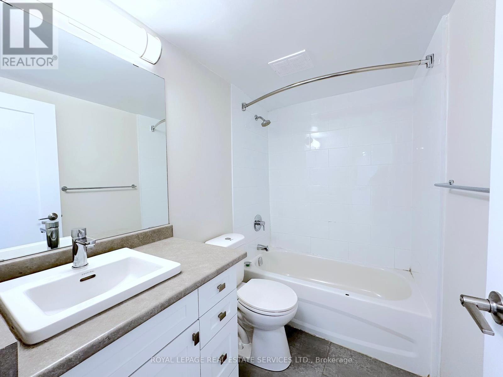 210 - 12 Rockford Road, Toronto, Ontario  M2R 3A2 - Photo 10 - C12383072