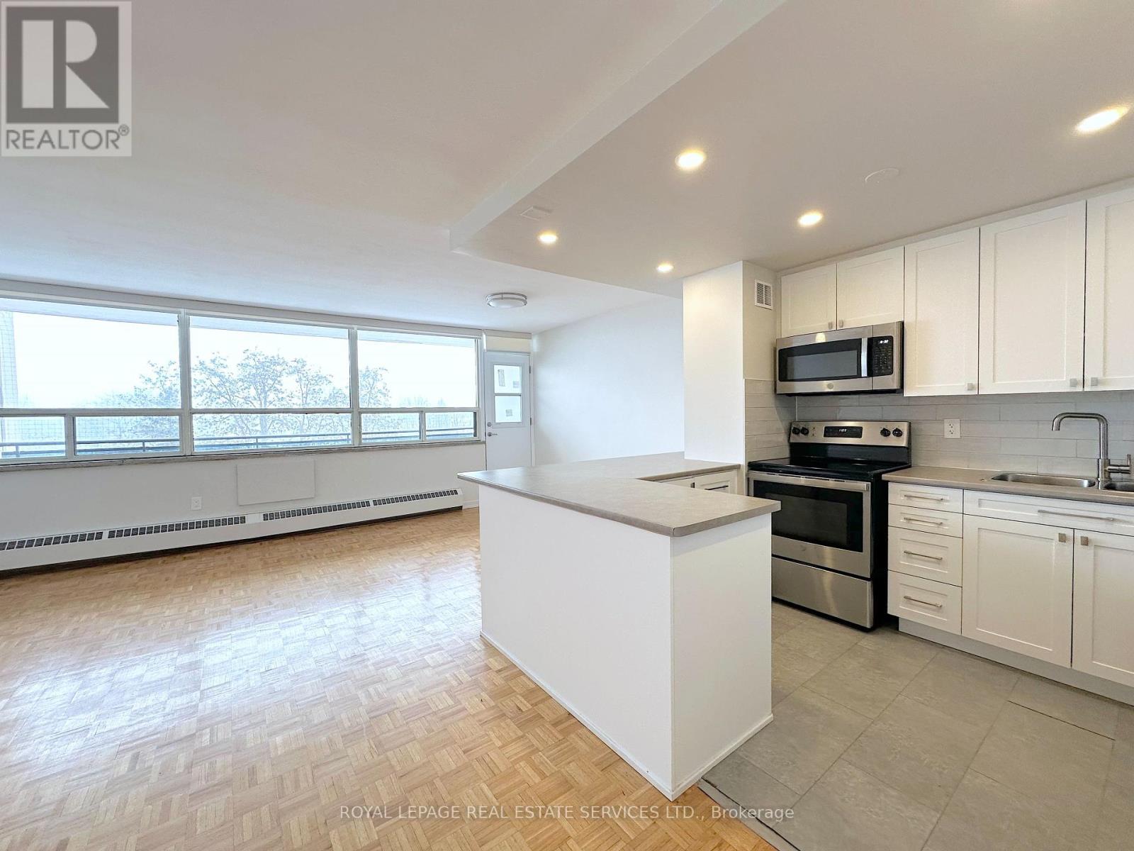 210 - 12 Rockford Road, Toronto, Ontario  M2R 3A2 - Photo 2 - C12383072