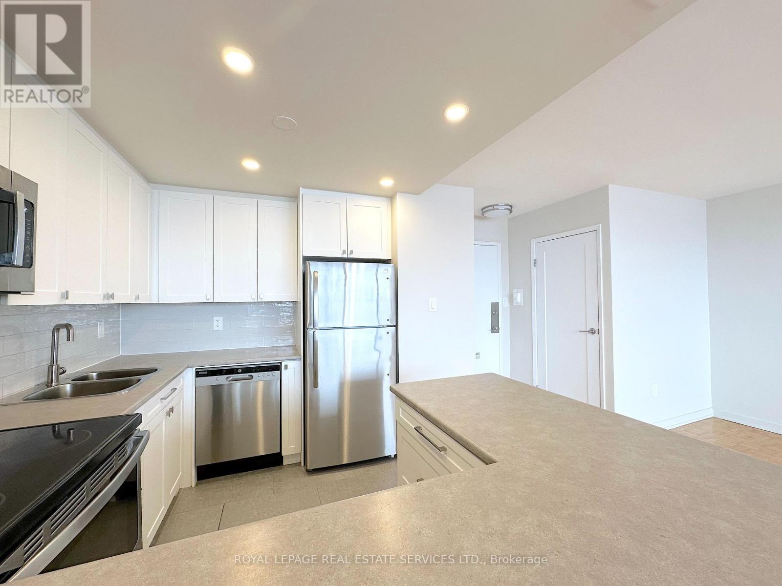 210 - 12 Rockford Road, Toronto, Ontario  M2R 3A2 - Photo 4 - C12383072