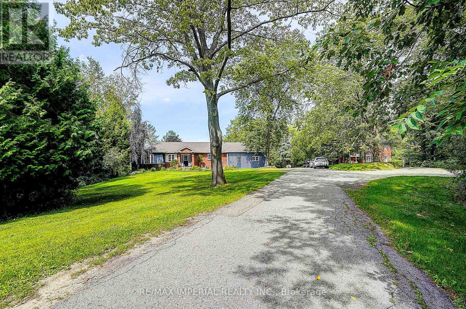 282 Ridge Road, Aurora (Aurora Estates), Ontario  L4G 0M3 - Photo 5 - N12383065